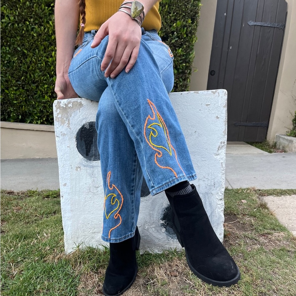 VTG LEVIS LOW RISE FLAME EMBROIDERED DENIM - Picture 3 of 8
